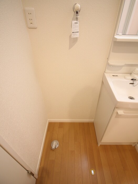 物件内観写真16　(洗濯機置場)