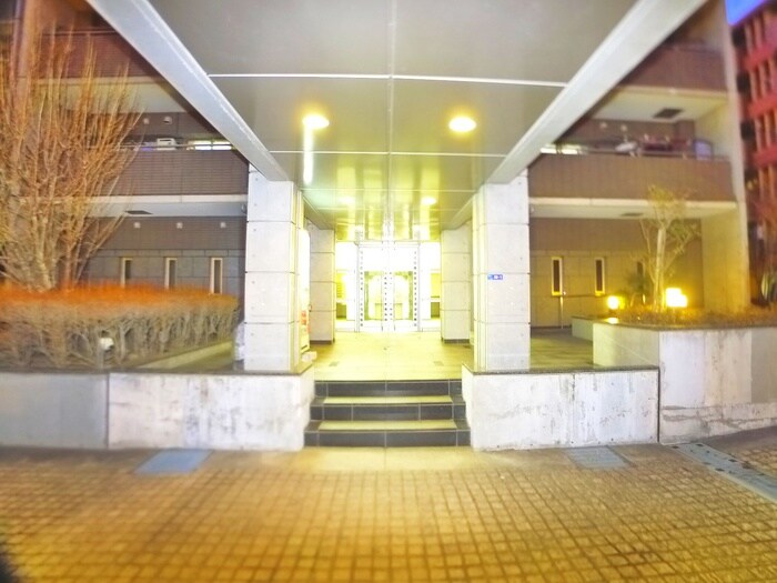 物件外観写真3　(エントランス部分)