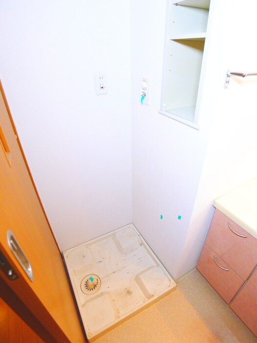 物件内観写真15　(洗濯機置場)