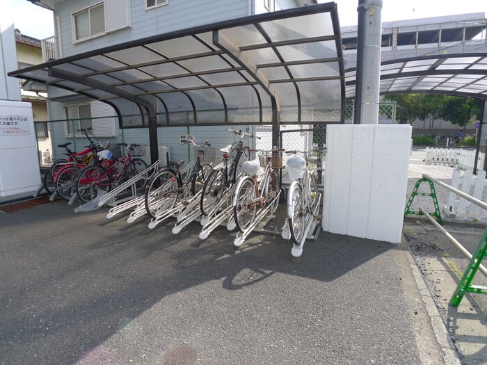 物件外観写真2　(駐輪場)