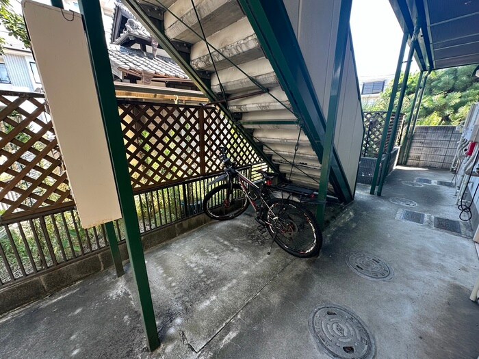 物件外観写真5　(駐輪場)