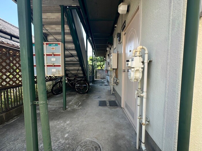 物件外観写真6　(エントランス部分)