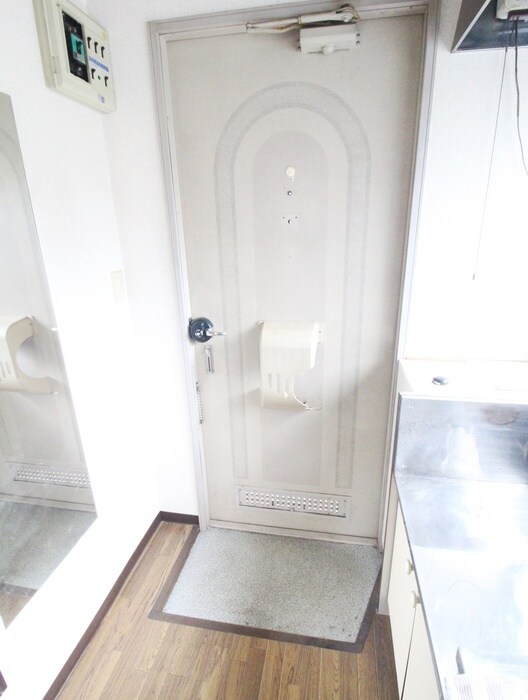 物件内観写真15　(玄関)