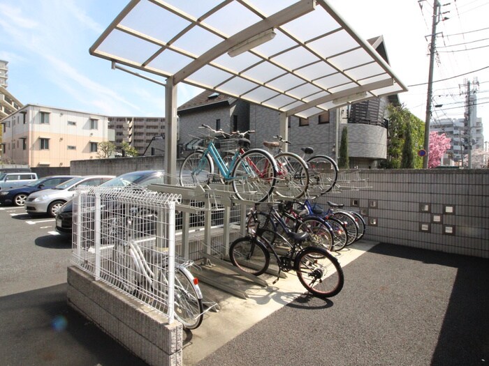 物件外観写真5　(駐輪場)