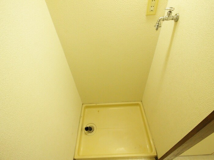 物件内観写真14　(洗濯機置場)