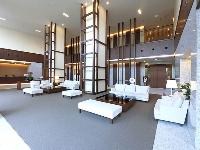 物件外観写真4　(エントランス部分)