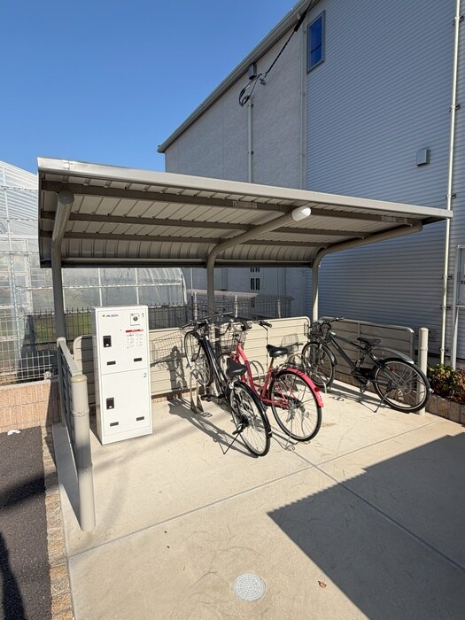 物件外観写真3　(駐輪場)