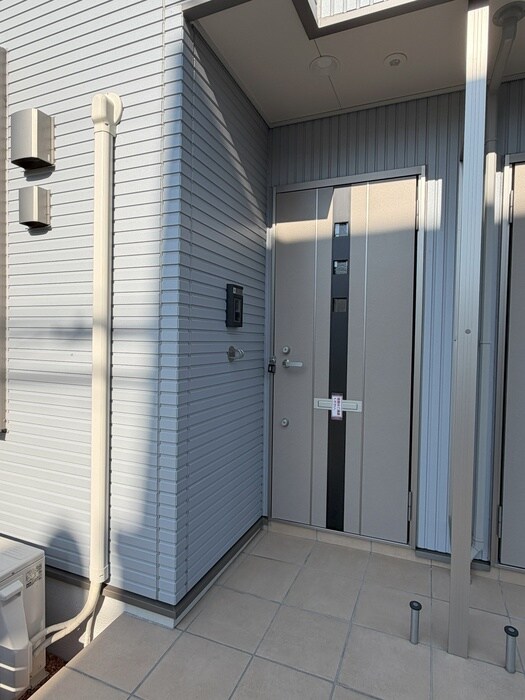 物件外観写真6　(エントランス部分)