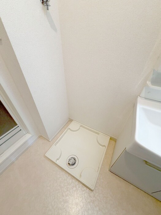 物件内観写真12　(洗濯機置場)