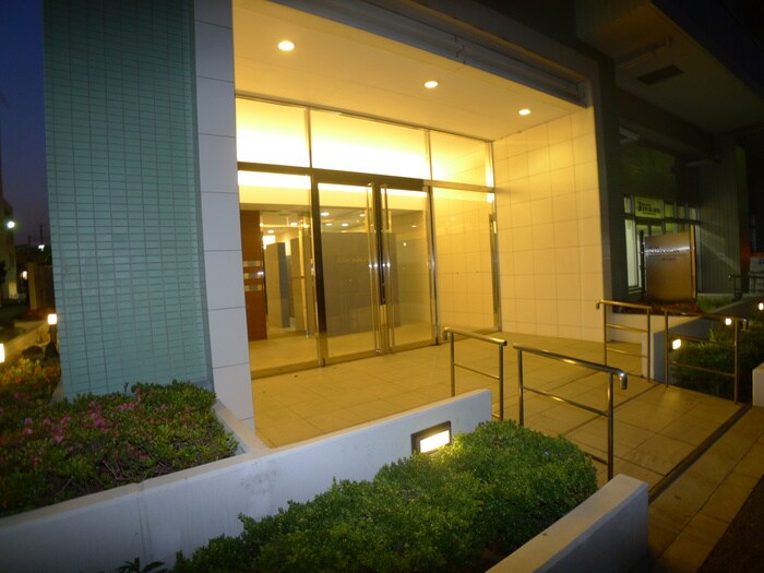 物件外観写真4　(エントランス部分)