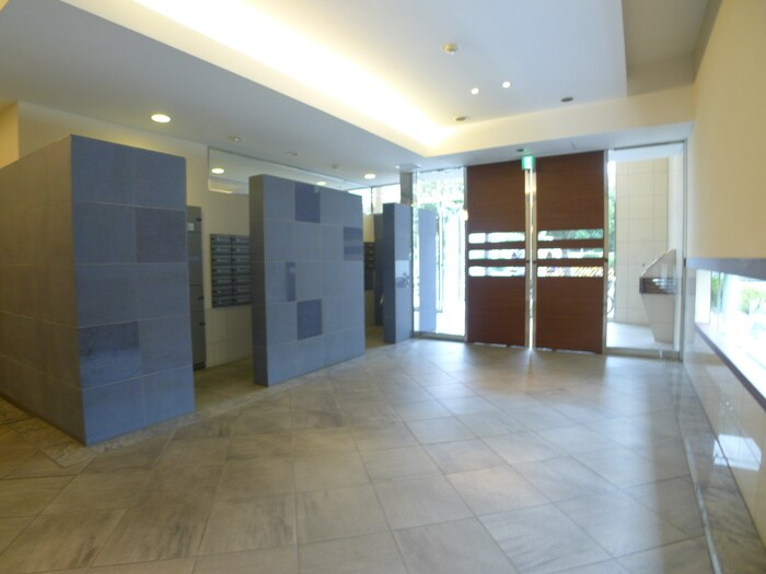 物件外観写真5　(エントランス部分)