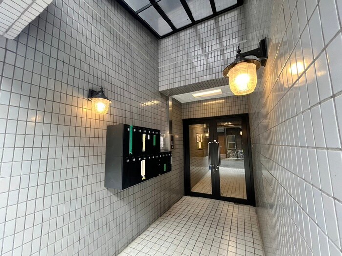 物件外観写真3　(エントランス部分)