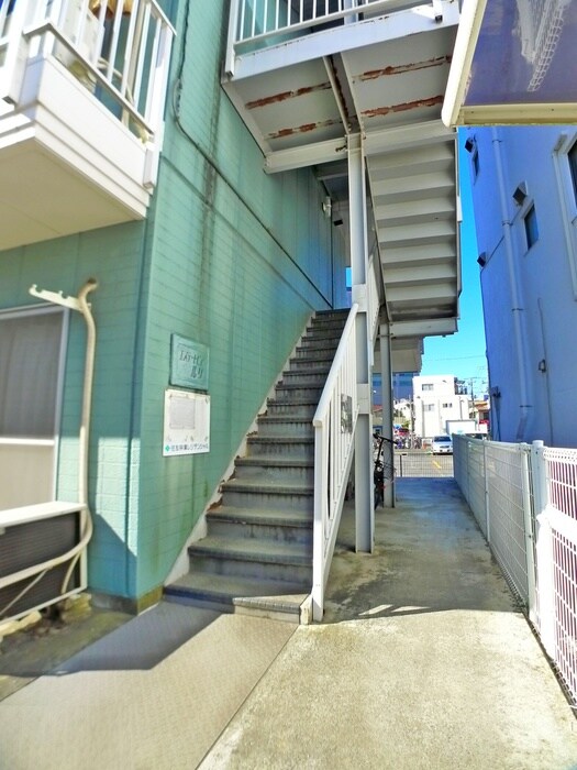 物件外観写真3　(エントランス部分)