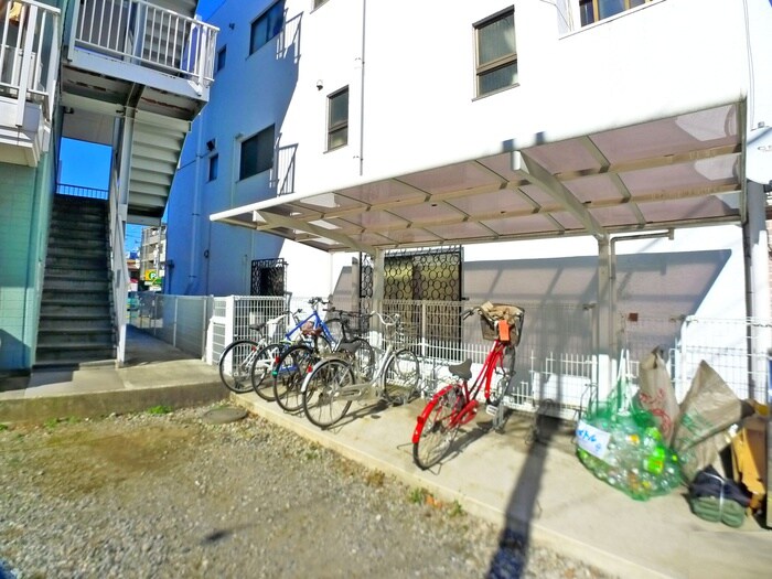 物件外観写真4　(駐輪場)