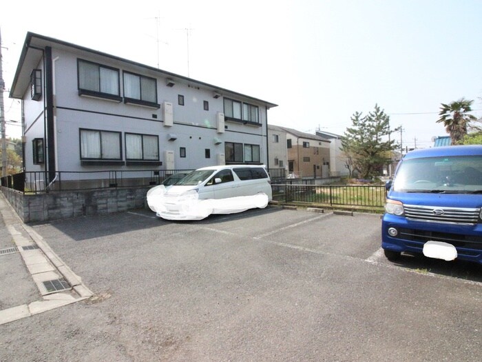 物件外観写真2　(駐車場)