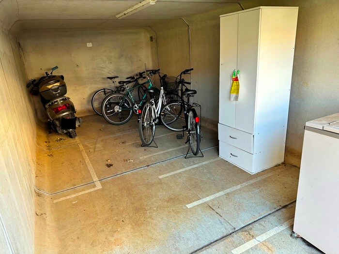 物件外観写真2　(駐輪場)