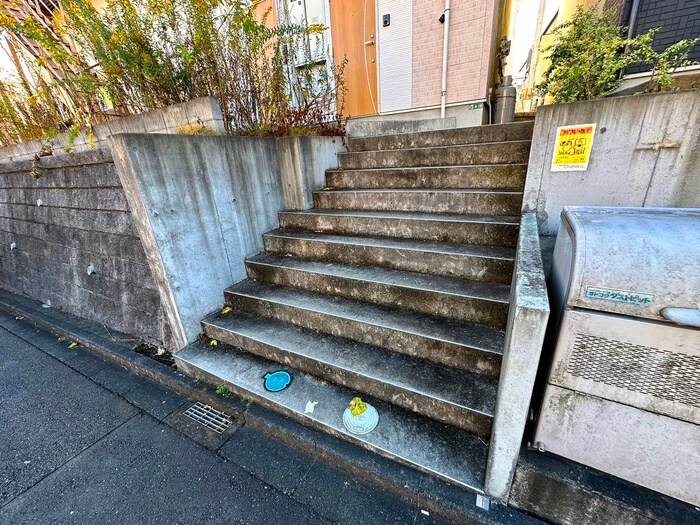 物件外観写真4　(エントランス部分)