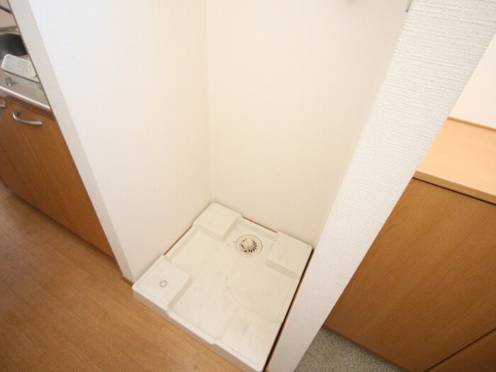 物件内観写真12　(洗濯機置場)