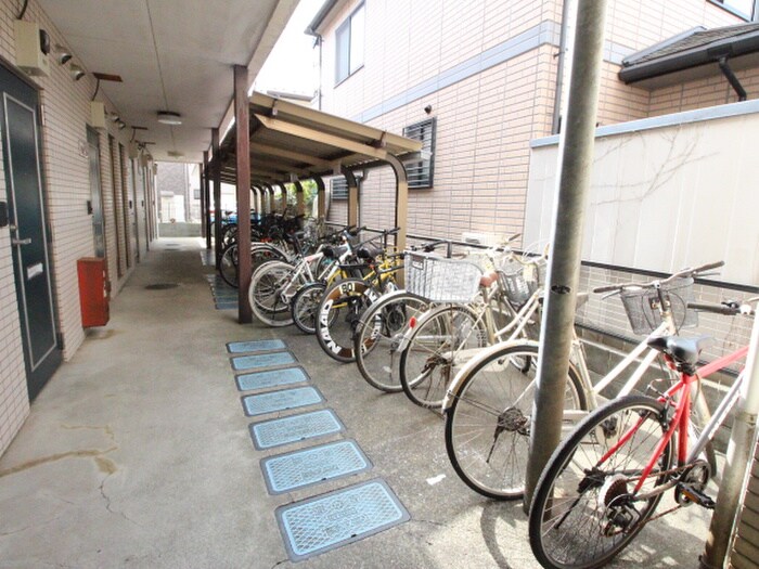 物件外観写真4　(駐輪場)