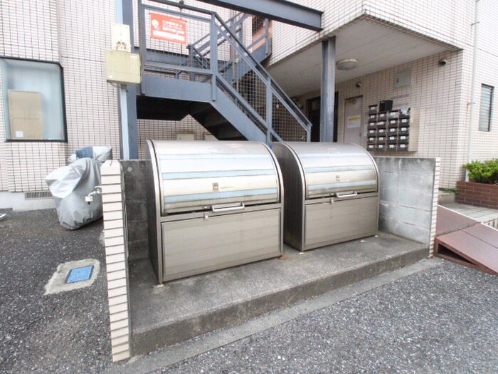 物件外観写真6　(エントランス部分)