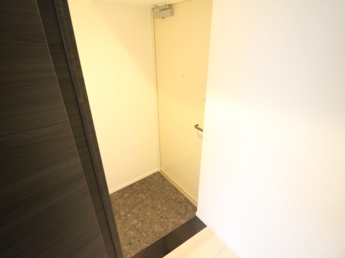 物件内観写真16　(玄関)