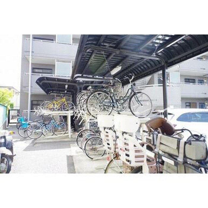物件外観写真4　(駐輪場)