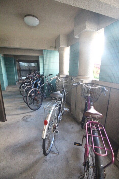 物件外観写真6　(駐輪場)