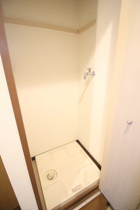 物件内観写真13　(洗濯機置場)