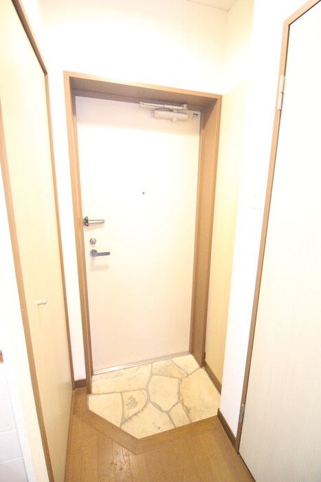 物件内観写真14　(玄関)