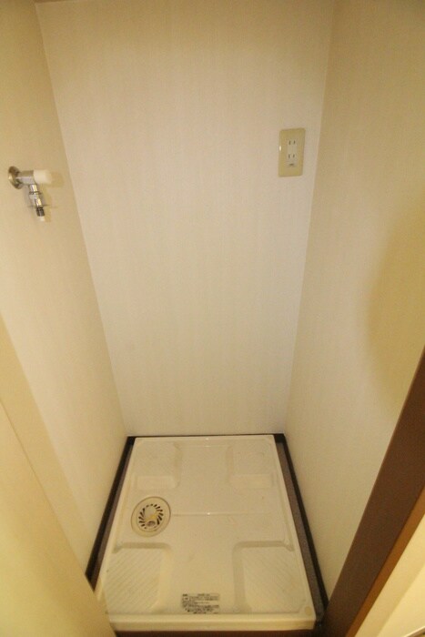 物件内観写真16　(洗濯機置場)