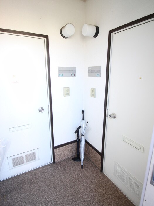 物件外観写真4　(エントランス部分)