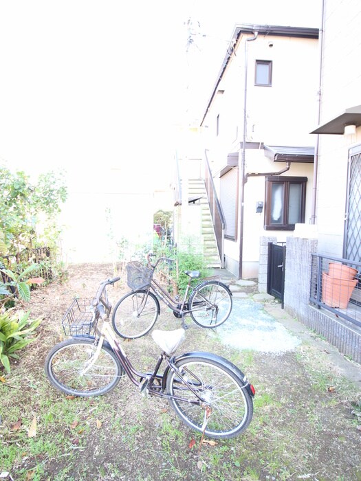 物件外観写真6　(駐輪場)