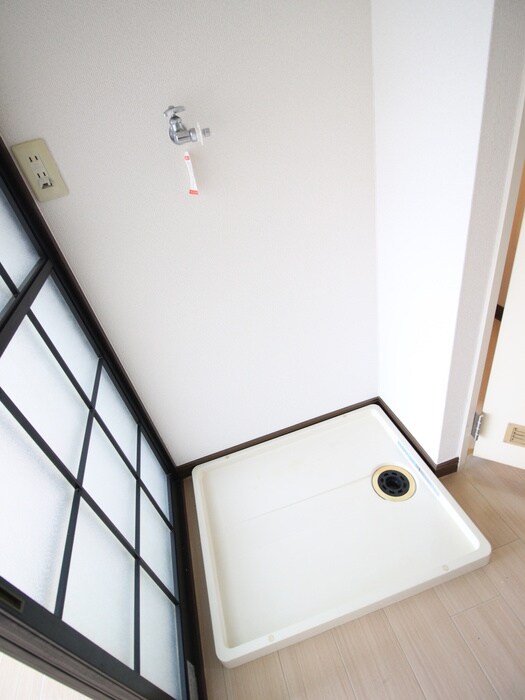 物件内観写真14　(洗濯機置場)