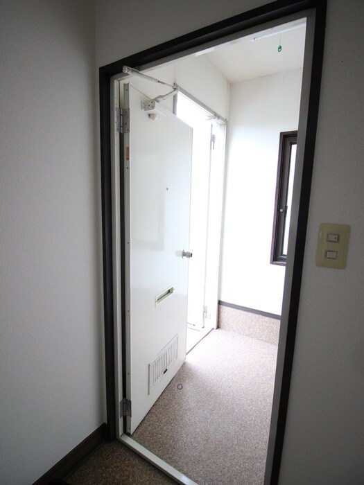 物件内観写真21　(玄関)