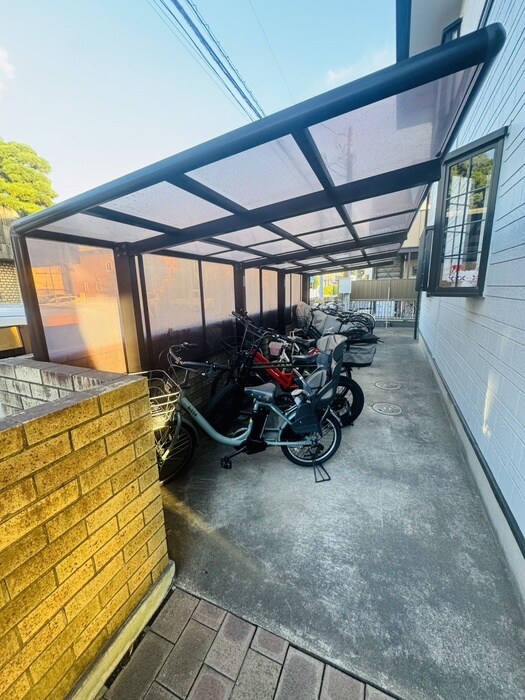 物件外観写真5　(駐輪場)