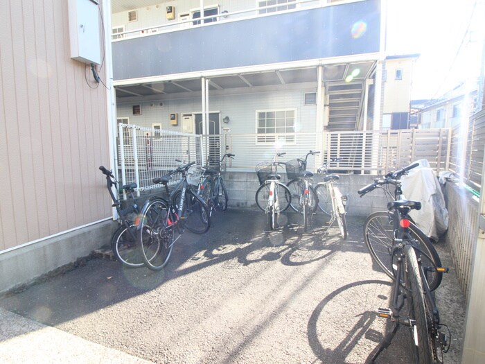 物件外観写真4　(駐輪場)