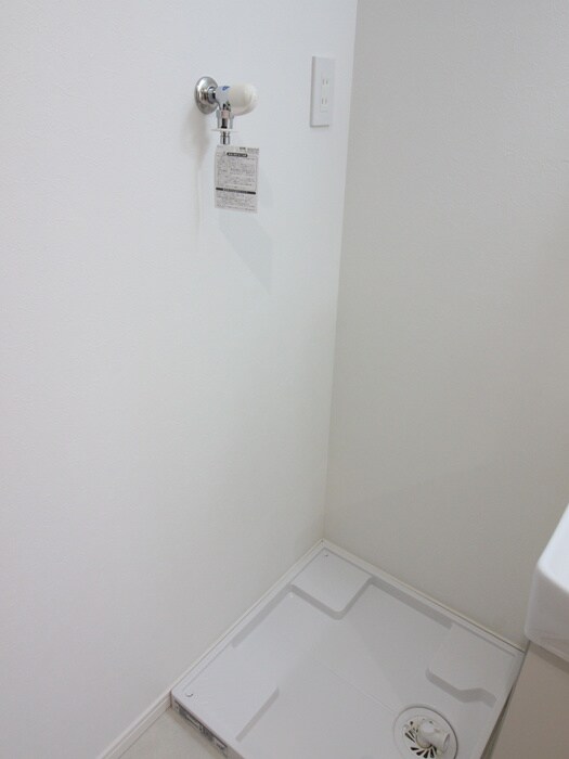 物件内観写真12　(洗濯機置場)