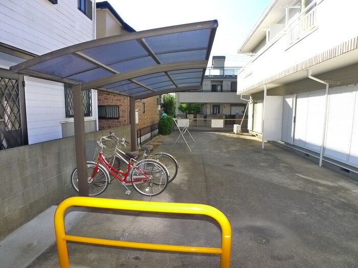 物件外観写真5　(駐輪場)