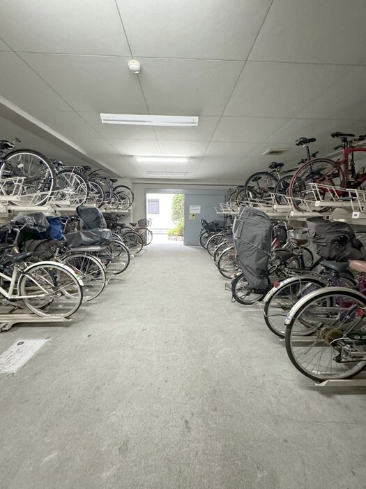 物件外観写真6　(駐輪場)