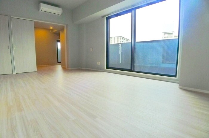 物件内観写真9　(室内からの展望)