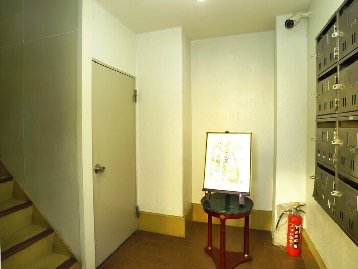 物件外観写真4　(エントランス部分)