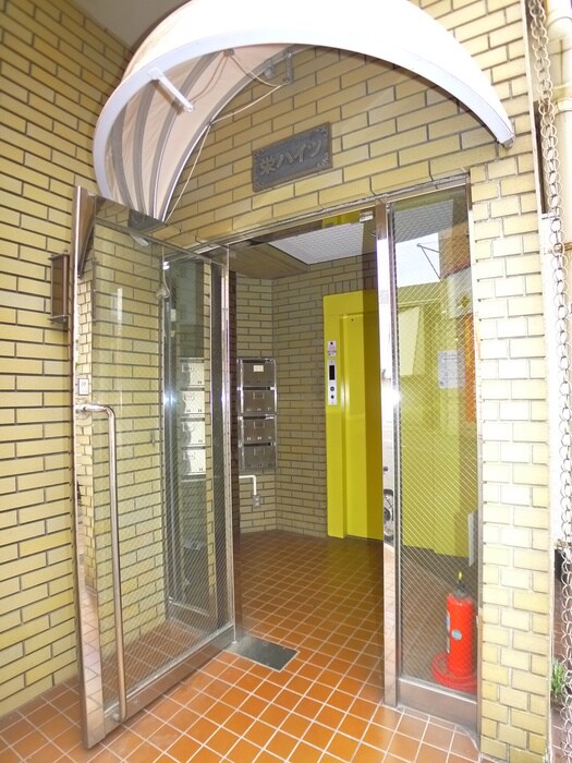 物件外観写真2　(エントランス部分)