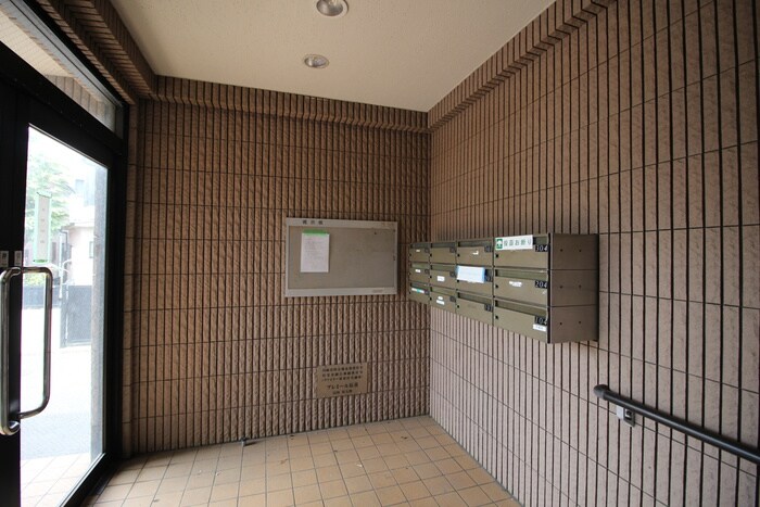 物件外観写真5　(エントランス部分)