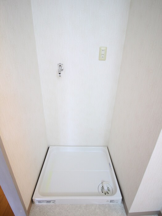 物件内観写真12　(洗濯機置場)