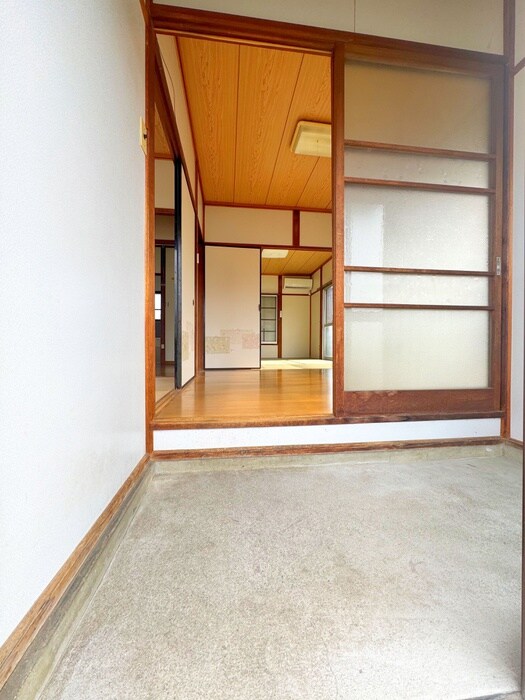 物件内観写真13　(玄関)