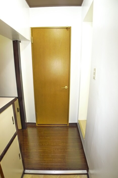 物件内観写真12　(玄関)