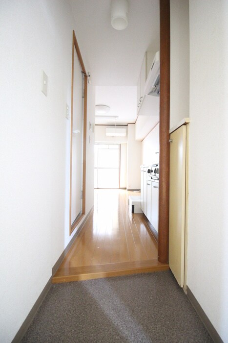 物件内観写真16　(玄関)