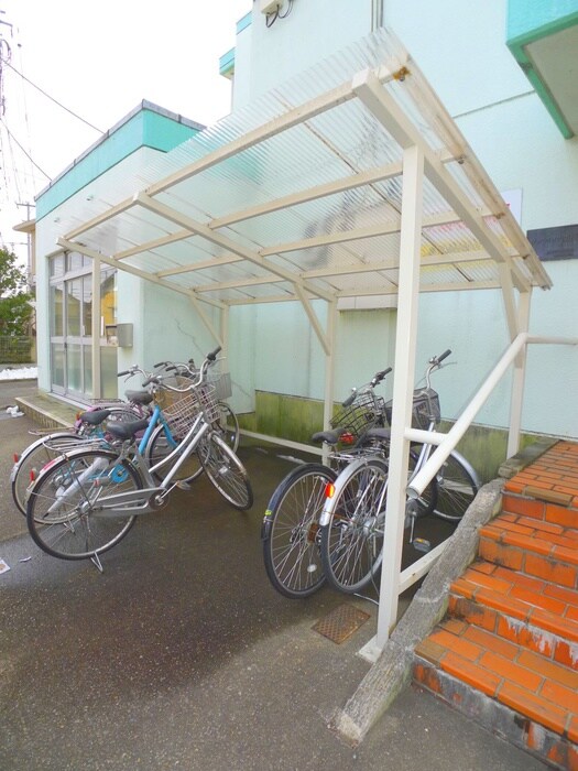 物件外観写真2　(駐輪場)