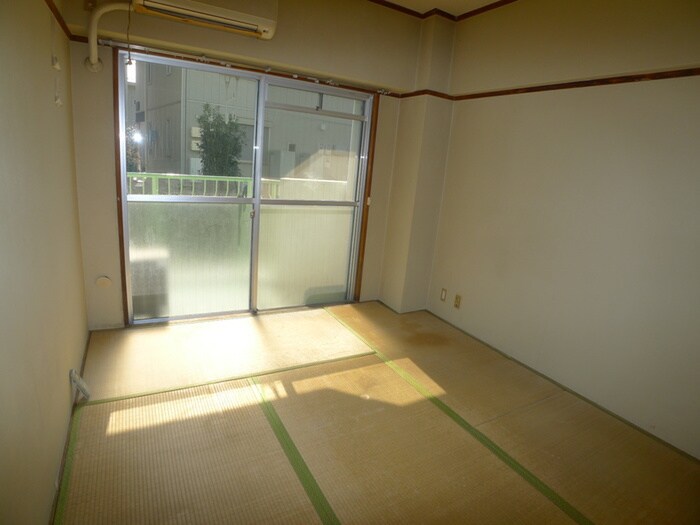 物件内観写真5　(室内からの展望)