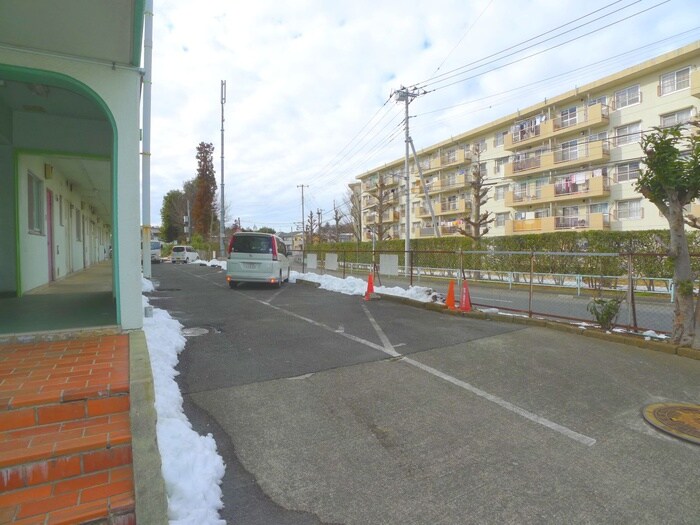 物件外観写真3　(駐車場)